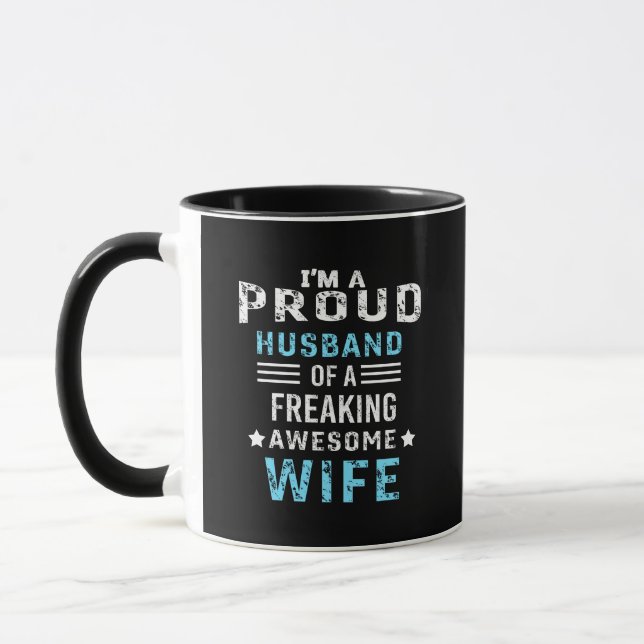 Caneca Eu sou um marido orgulhoso de uma mulher incrível (Esquerda)