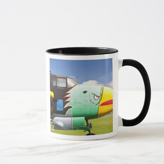 Caneca EUA, Alabama, móvel. Navio de guerra Memorial (Direita)