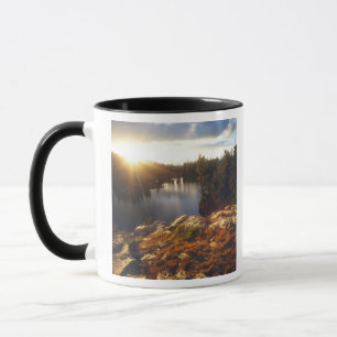 Caneca EUA, Califórnia, Montanhas Sierra Nevada. Pôr do s