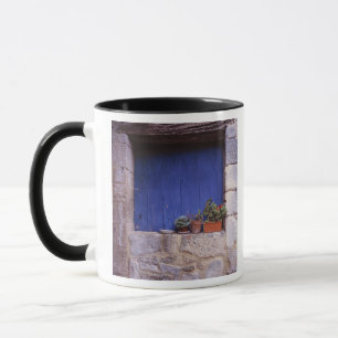 Caneca Europa, França, Cereste. Uma porta azul adiciona c