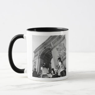 Caneca Europa, França, Paris. Cerimônia militar no