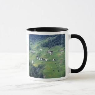 Caneca Europa, Itália, Dolomitas. Esta pequena aldeia