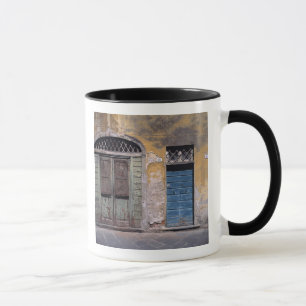 Caneca Europa, Itália, Lucca. Estas velhas portas adicion