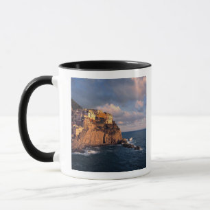 Caneca Europa, Itália, Manarola. As casas aninhadas na fa