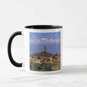 Caneca Europa, Itália, San Miniato. Abaixo de um largo,