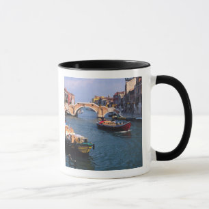 Caneca Europa, Itália, Veneza. Barcos trazendo
