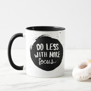 Caneca Faça Menos Com Mais Foco - Café Preto Minimalista
