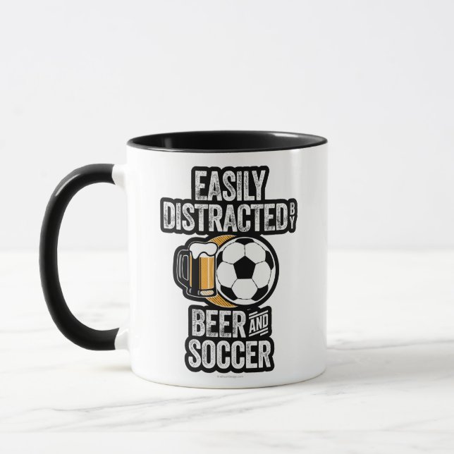 Caneca Fácil distração de cerveja e futebol (Esquerda)