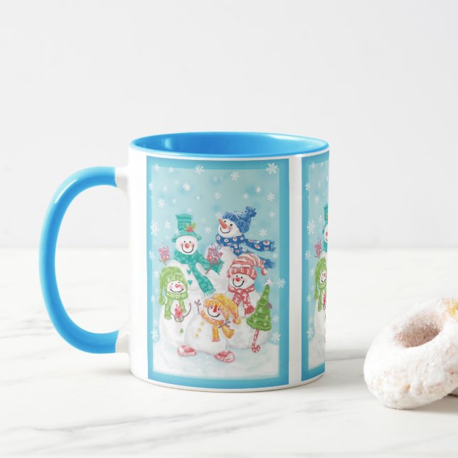 Caneca Família de boneco de neve de Natal fofo na neve (Com Donut)