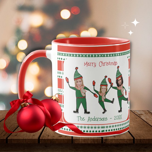 Caneca Família Engraçada de Elfo Três Vermelhos de Natal (Criador carregado)