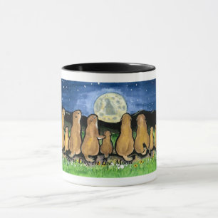 Caneca Famílias de cão da pradaria que olham a lua,