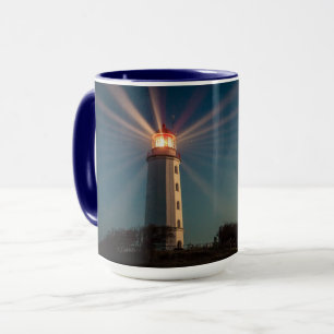 Caneca Farol em uma colina brilhando à noite
