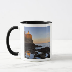 Caneca Farol Split Rock ao pôr do sol perto de Two