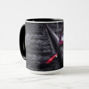 Caneca Fazendo a suas próprias trilhas a estrada de ferr