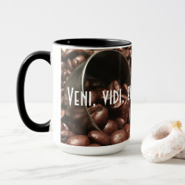 Caneca Feijões de café assados escuros e fotografia de co
