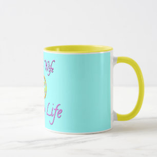 Caneca feliz da cara da vida da esposa feliz