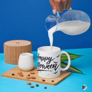 Caneca Feliz Halloween Design de Texto Assombrado Vintage