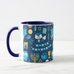 Caneca Feliz Hanukkah Menorah Sufganiyot Coruja Azul<br><div class="desc">Passe no estilo desse Chanucá com nossa feliz caneca azul Chanucá com Dreidel, Menorah, Sufganiyot, coruja fofa, presente, Estrela de David, velas e Raposa Fofa. Cada gole desta caneca é um gole de alegria de férias, apresentando uma maravilhosa medalha de símbolos Chanucá e adoráveis bebês. Quer você esteja saboreando sugania,...</div>