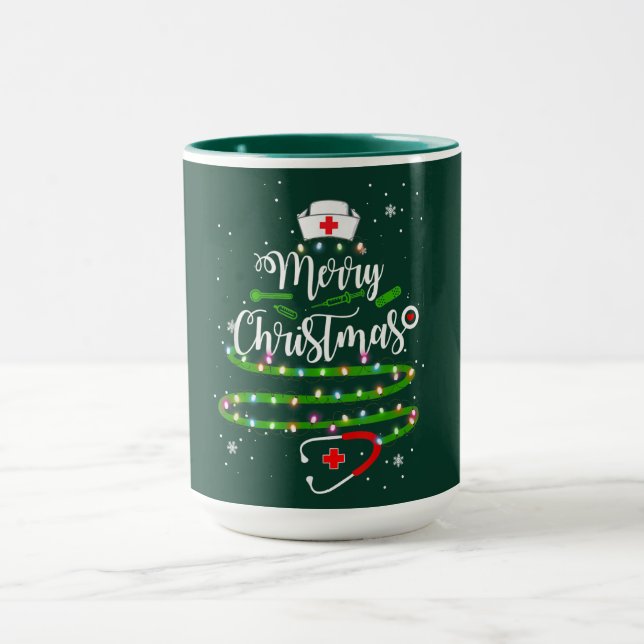 Caneca Feliz Natal Enfermeira – Design de Árvore de Natal (Centro)