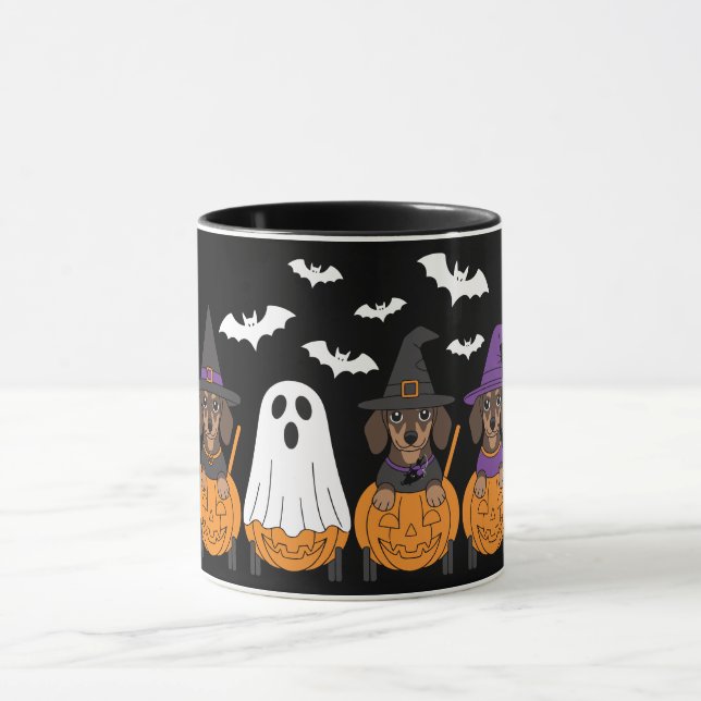 Caneca Festa de Halloween dos Dachshunds Fofos (Centro)