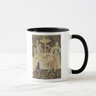 Caneca Figuras em torno de uma fonte