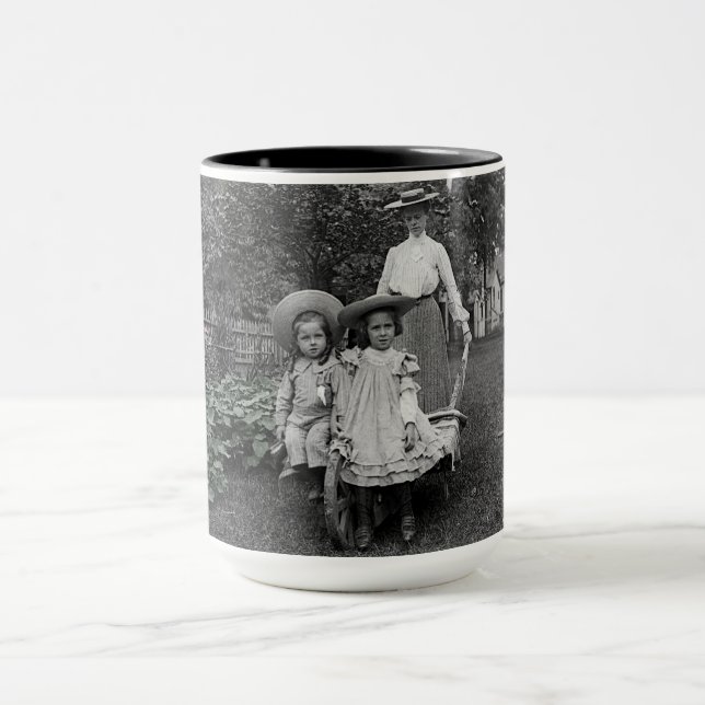 Caneca Filhas-Mãe, Jardim de Jardinagem Heirloom 1890 (Centro)
