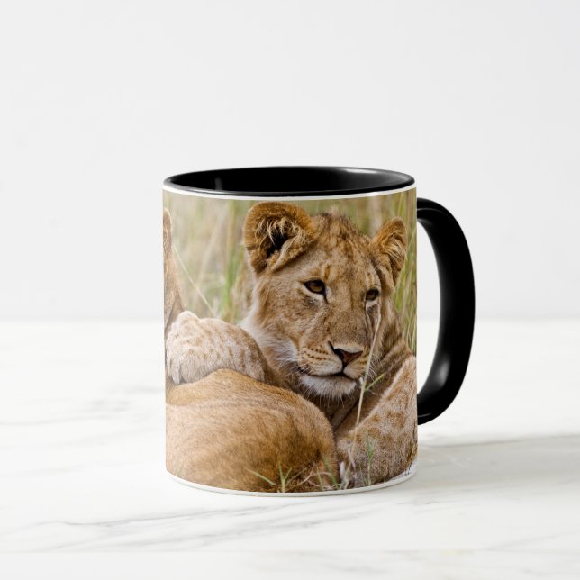 Caneca Filhotes de Leão Relaxando (Frente Esquerda)