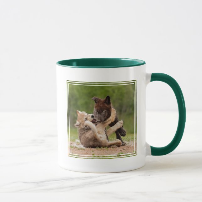 Caneca Filhotes de Lobo Cinzento Lutando (Direita)