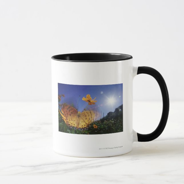 Caneca Fim-acima da borboleta, batendo as asas (Direita)