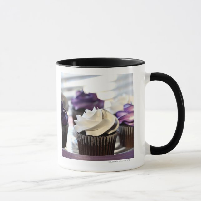 Caneca Fim-acima dos cupcakes com foco seletivo sobre (Direita)