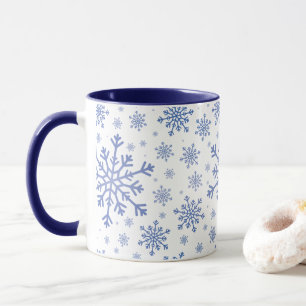 Caneca Flocos de neve azuis de Natal Marinho em branco de