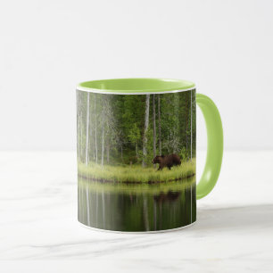 Caneca Florestas Urso na Taiga Forest Norte, Finlândia