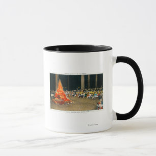 Caneca Fogueira da noite no alojamento gigante da
