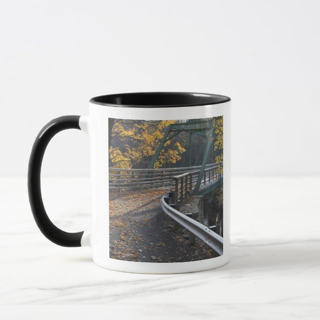 Caneca Folhagem de outono e uma ponte sobre os Millers (Esquerda)
