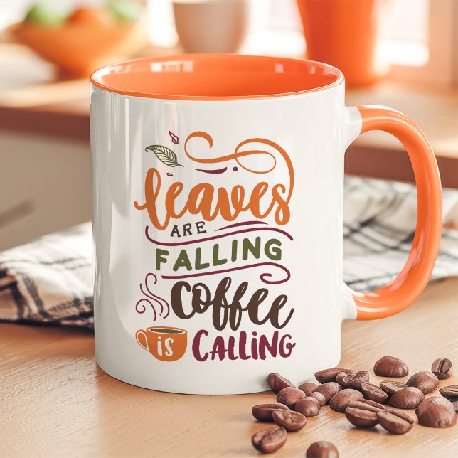 Caneca Folhas Estão Caindo Café Está Chamando Cute Fall (Criador carregado)