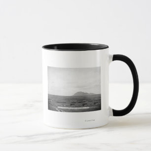 Caneca Fort Meade com o montículo do urso no fundo