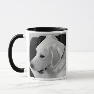 Caneca Foto branca e negra de um lindo cão branco