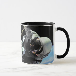 Caneca Foto da primeira caminhada espacial do astronauta 