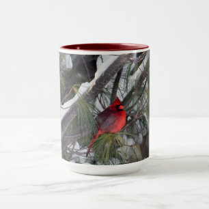 Caneca Foto de árvore de pinheiro de neve cardeal