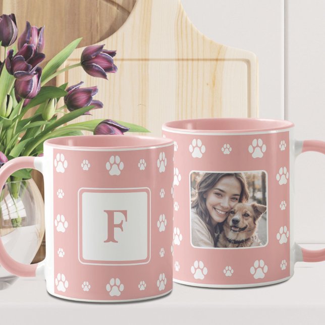 Caneca Foto de Pata de Cachorro Monograma Rosa Branco  (Criador carregado)