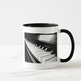 Caneca Fotografia Clássica de Piano Preto e Branco
