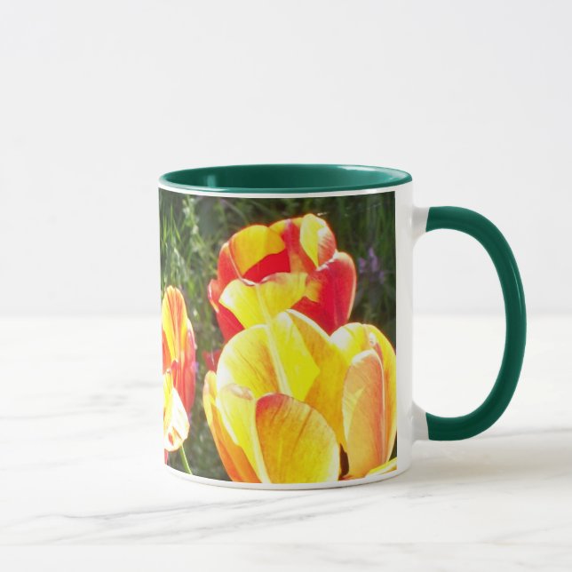 Caneca Fotografia das Tulipas Vermelhas e Amarelas Brilha (Direita)