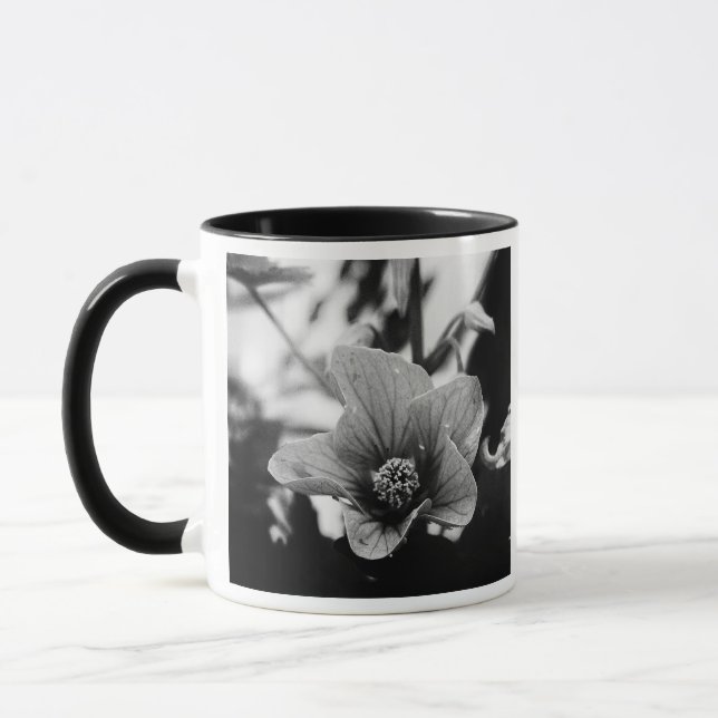 Caneca Fotografia Floral a Preto e Branco (Esquerda)