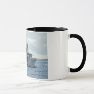Caneca Fox ártico, barco do caranguejo no porto holandê