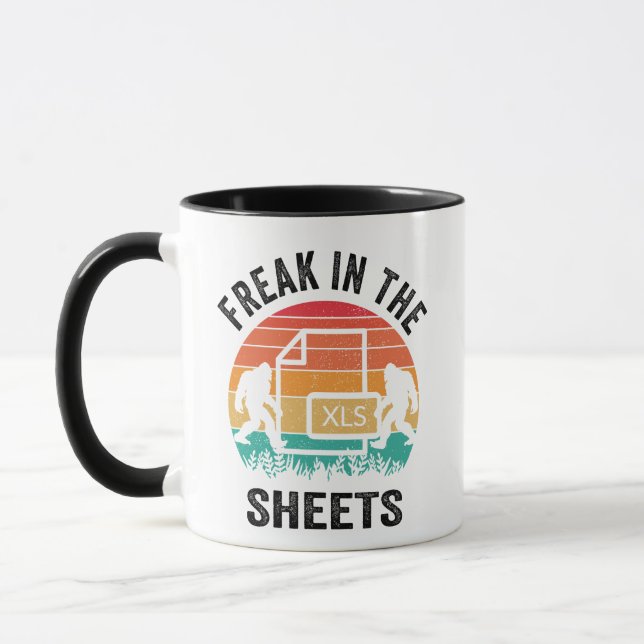 CANECA FREAK IN THE SHEETS SASQUATCH RETRO SUNSET (Esquerda)