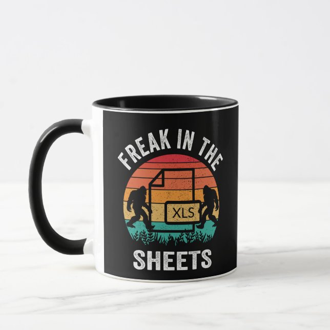 CANECA FREAK IN THE SHEETS SASQUATCH RETRO SUNSET (Esquerda)