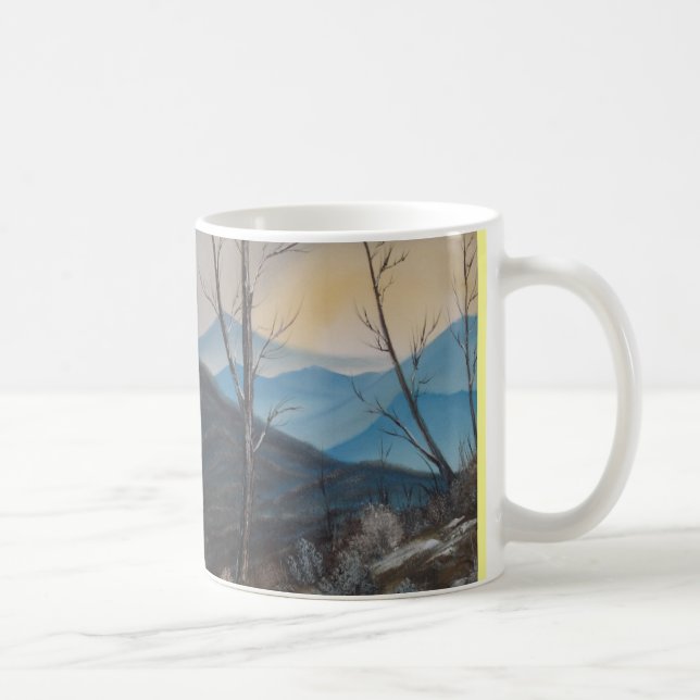 Caneca frente e verso da montanha azul do inverno (Direita)