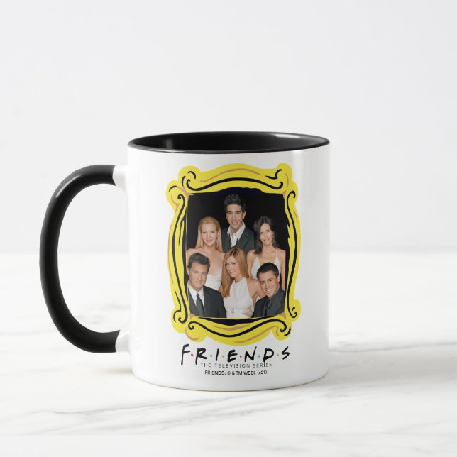 Caneca FRIENDS™ | Elenco em Trajes de Gala Closeup (Esquerda)