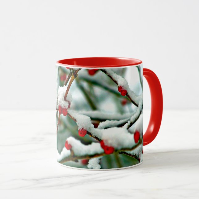 Caneca Frutas Vermelhas na Neve 2025 (Frente Esquerda)