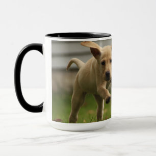 Caneca Funcionamento amarelo dos filhotes de cachorro de